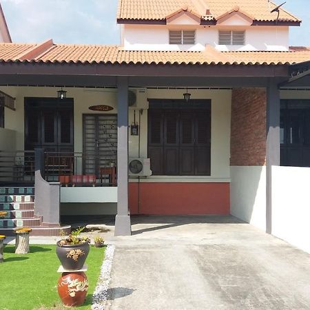 Villa Teratakmuslim H'H Malacca Exterior foto